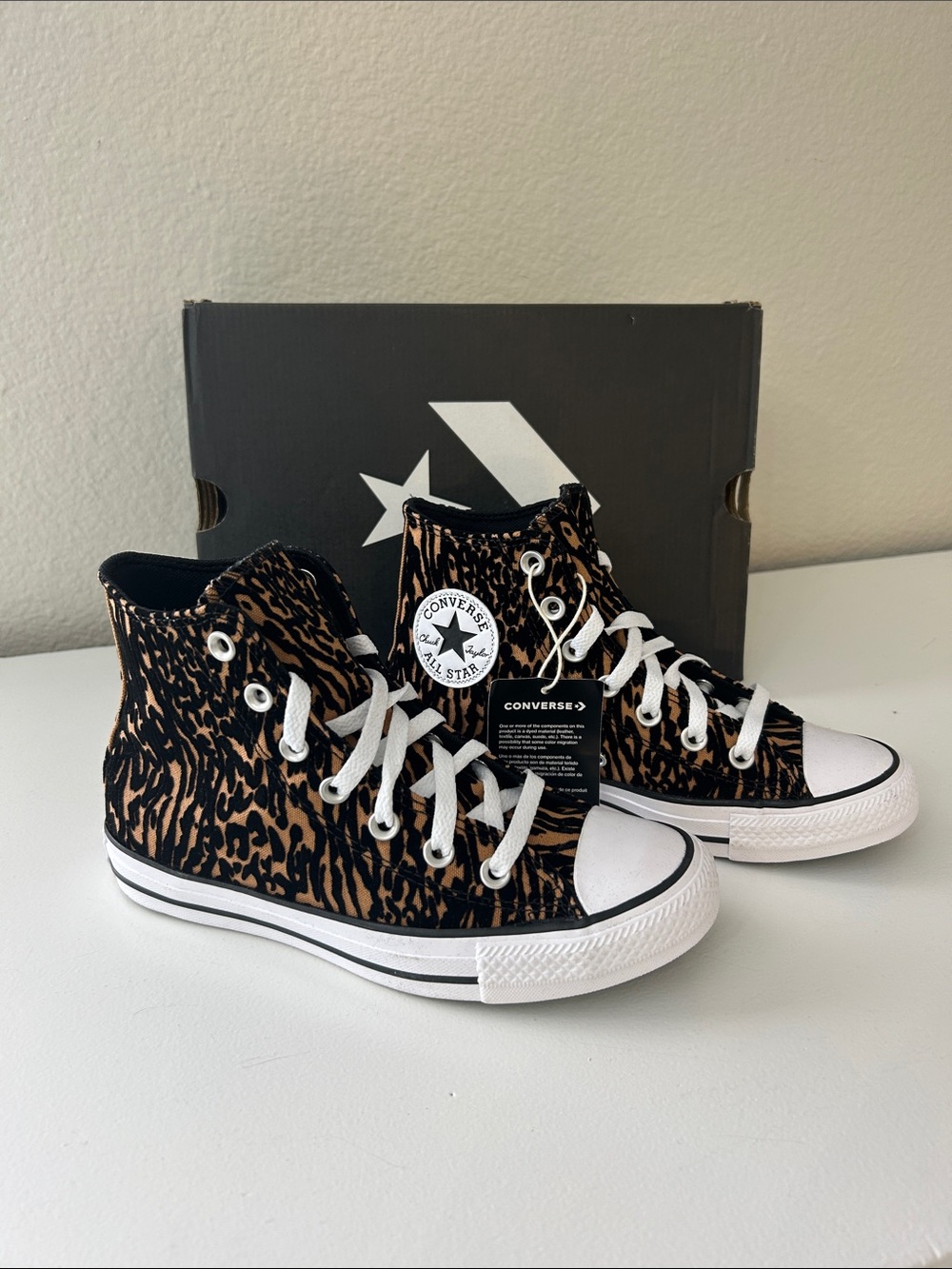 Converse Chuck Taylor All- Star High Top Sneakers, Animal Print, size 6.5, NIB